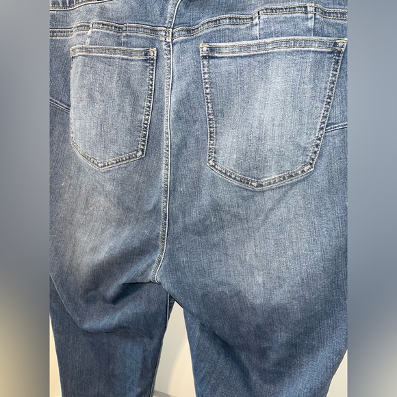 Torrid NWOT Distressed Premium Stretch Bombshell Skinny 5 Button Jeans Sz 22R - Picture 7 of 15